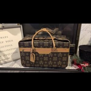 Husqvarna Viking Designer Diamond Deluxe Rolling Trolley